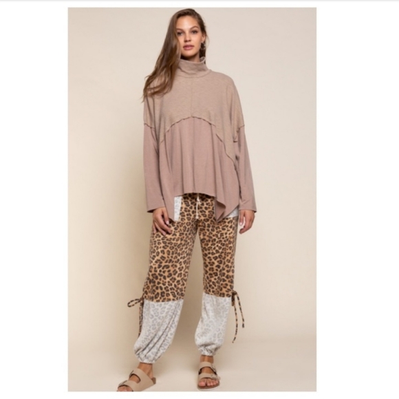 POL Mocha Long Sleeve Top - sizes Small - NEW - Picture 3 of 12